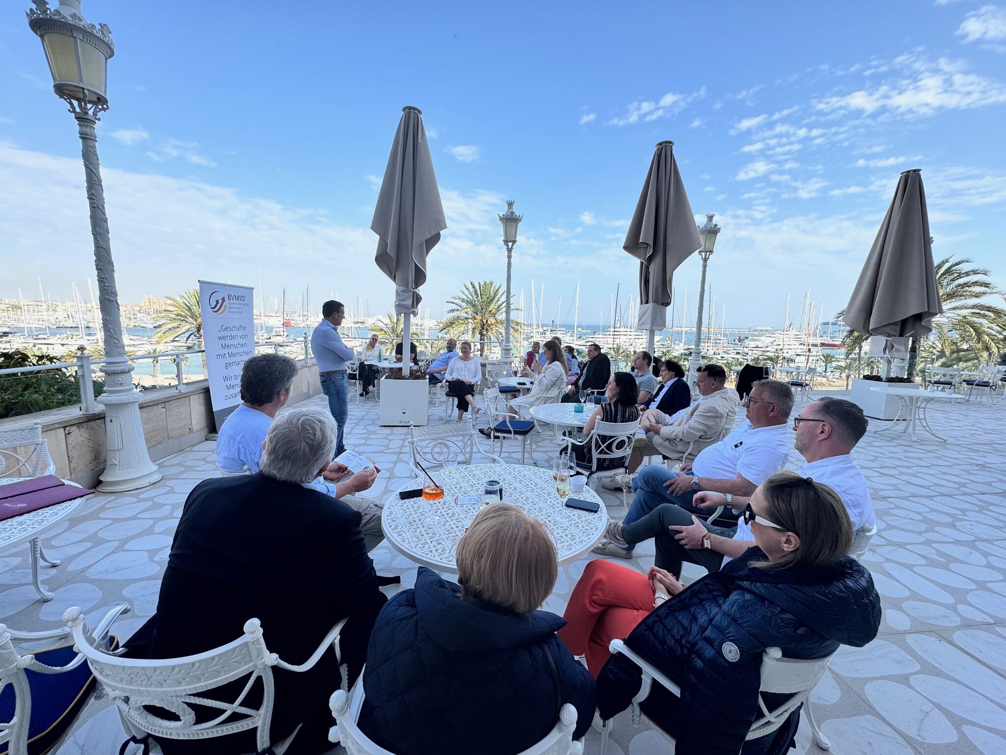 BVMID-Vortrag auf der Terrasse in Mallorca